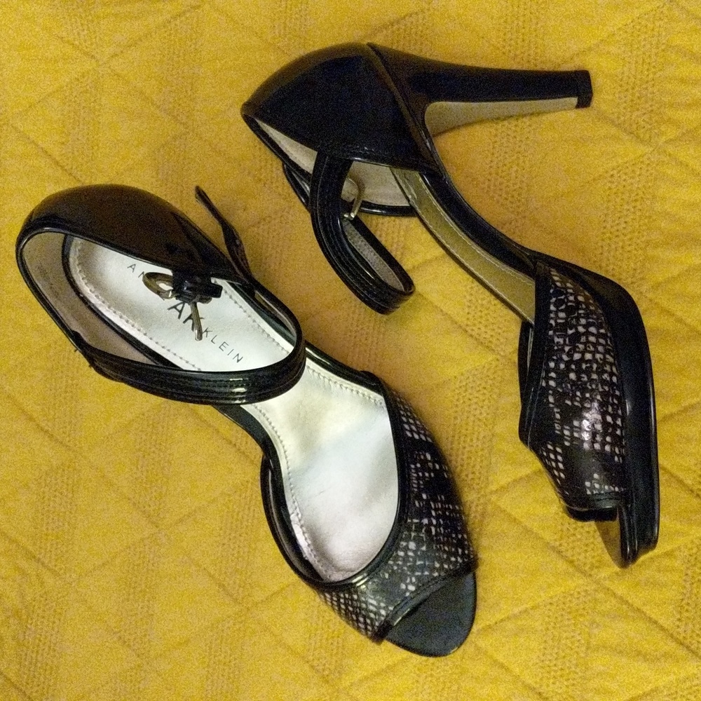 Peep toe heels